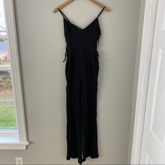 Line & Dot Strappy Linen Jumpsuit - Picture 4 of 15